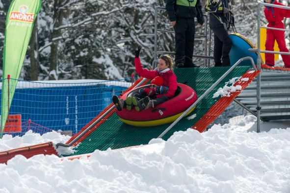 Piste tubing Piste tubing